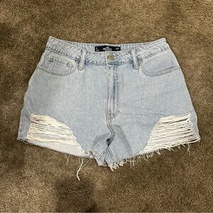 NWOT Hollister Ultra High Rise Vintage Relaxed Mom Short- Size 5/27